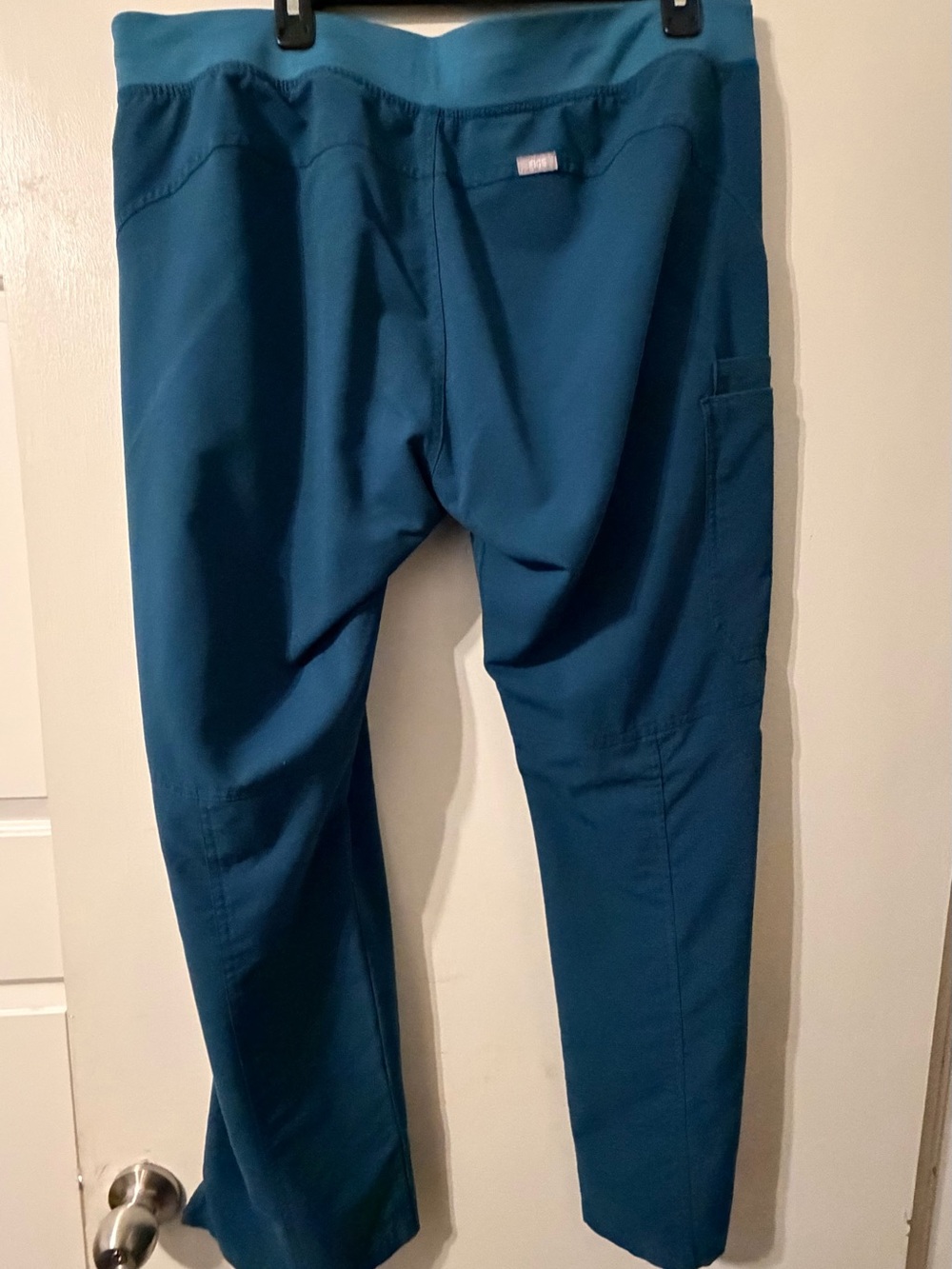 Women’s FIGS SCRUB PANTS EXCELLENT CONDITION - Picture 2 of 3